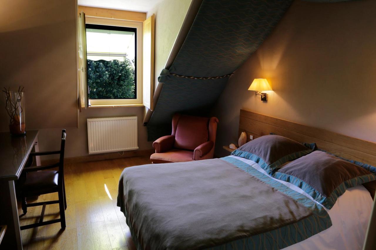 Logis Auberge Du Barrez Mur-de-Barrez Ngoại thất bức ảnh