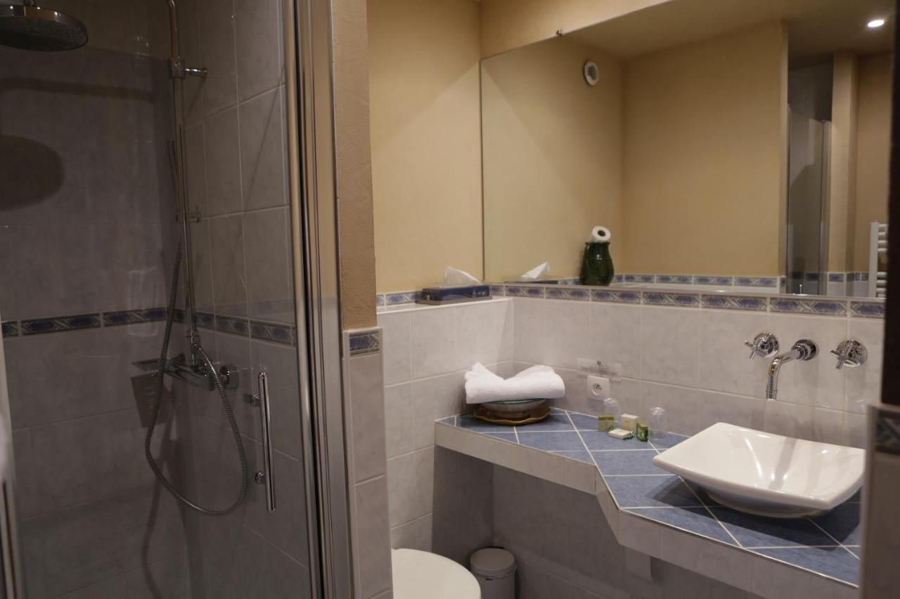 Logis Auberge Du Barrez Mur-de-Barrez Ngoại thất bức ảnh