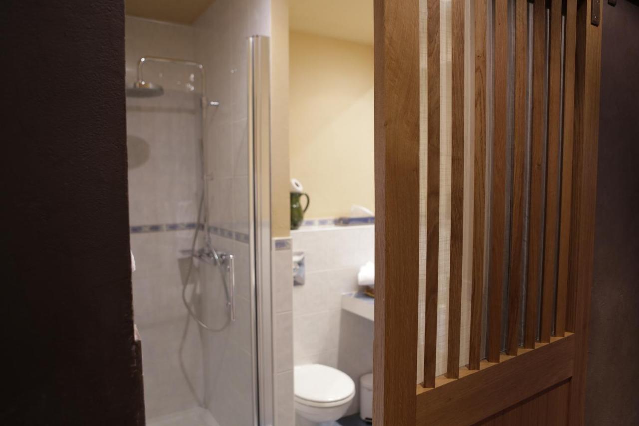 Logis Auberge Du Barrez Mur-de-Barrez Ngoại thất bức ảnh