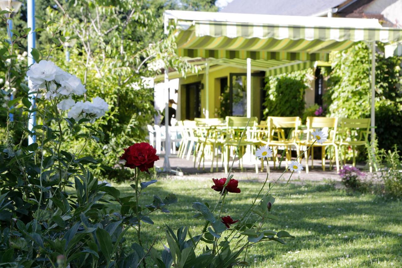 Logis Auberge Du Barrez Mur-de-Barrez Ngoại thất bức ảnh