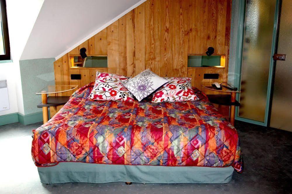 Logis Auberge Du Barrez Mur-de-Barrez Ngoại thất bức ảnh